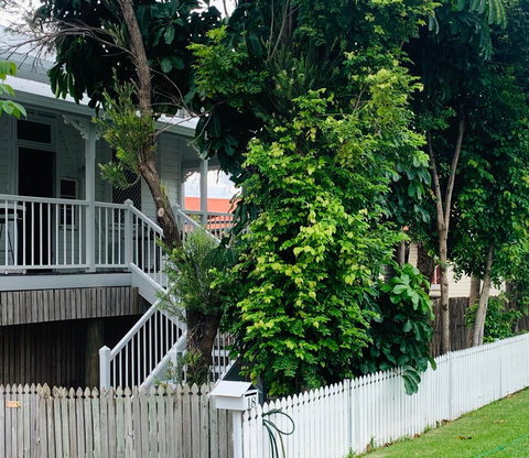 Stranded? Nowhere To Stay? Sanitised Apartment, Sleeps 4, Netflix, Wifi, Pool - Your Accommodation 1