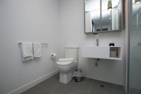 Stunning 2 Bdrms APT@Parkville Free Carpark+wifi - Your Accommodation 2