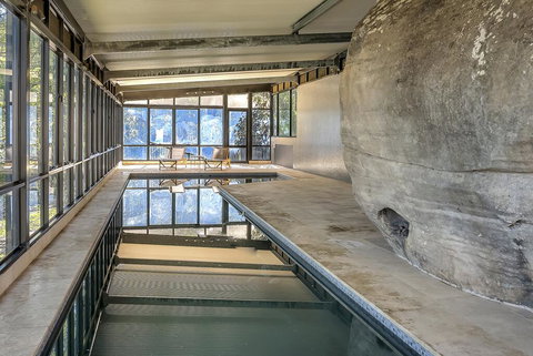 STUNNING CLIFF TOP HOME // POOL & GAMES - Your Accommodation 3