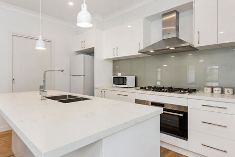 Style, Comfort And Convenience - Your Accommodation 2