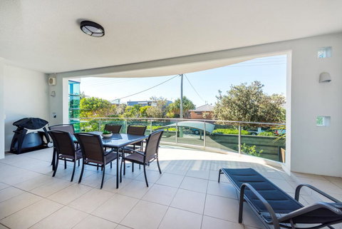 Stylish Beach Side Apartment - Unit 5 - 33 Lorikeet Drive - Your Accommodation 1
