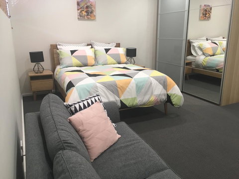 Stylish North Perth On Cafe Strip - Your Accommodation 2
