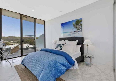 Stylish Penthouse With Views & Jacuzzi - Your Accommodation 2