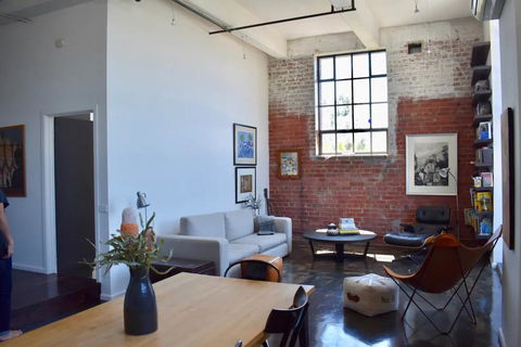 Stylish Warehouse Conversion In The Heart Of Fitzroy - Your Accommodation 0