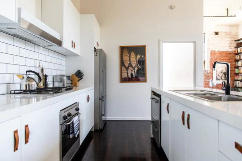 Stylish Warehouse Conversion In The Heart Of Fitzroy - Your Accommodation 2