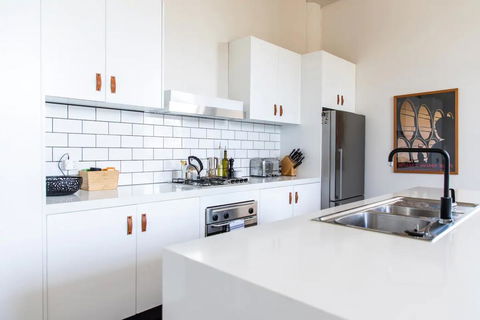Stylish Warehouse Conversion In The Heart Of Fitzroy - Your Accommodation 3