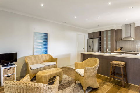 Summer Breeze - Your Accommodation 1