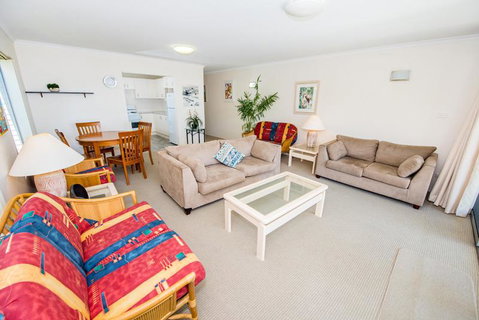 Sundeck Unit 6 - Shoal Bay - Your Accommodation 2