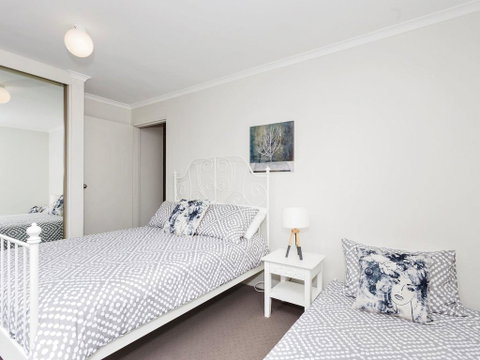 Sundowner Apartment 5 - Your Accommodation 1