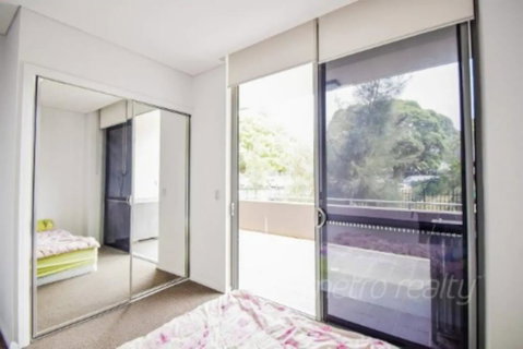 Sunny 3 Bedroom Apartment In Turrella - Your Accommodation 3