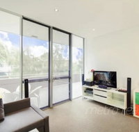 Sunny 3 Bedroom Apartment in Turrella - Your Accommodation