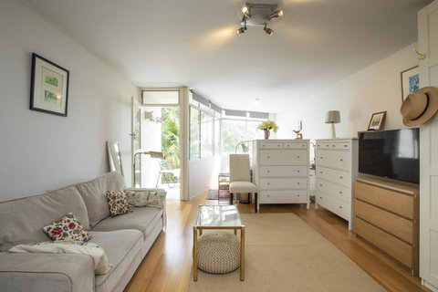 Sunlit Studio In The Trees, Walk To The Beach - Your Accommodation 0