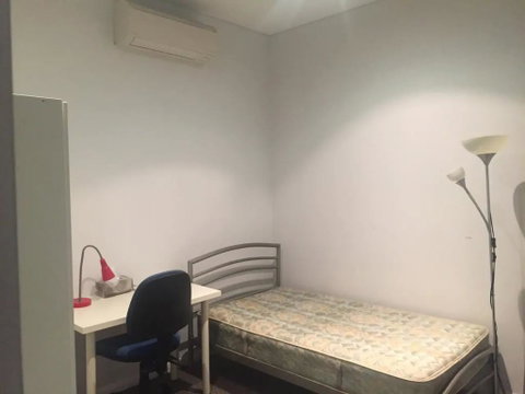 Sunny 3 Bedroom Apartment In Turrella - Your Accommodation 2