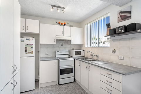 Sunset Court, Unit 1/3 Resthaven Avenue - Your Accommodation 2