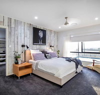 Sunset Penthouse Couples Retreat close to Airlie Beach Champagne on arrival - Your Accommodation