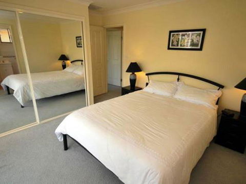 Sunset Place' 1/29 Sunset Boulevard- Gorgeous Townhouse So Close To The Water - Your Accommodation 1