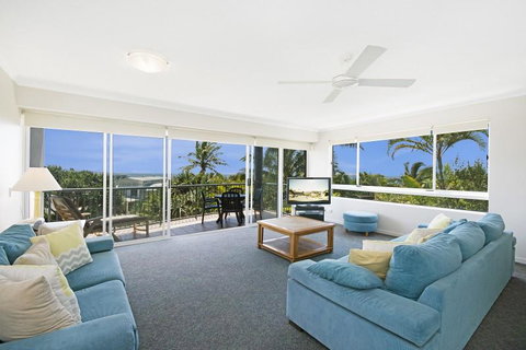 Sunshine Cove, Across The Road From The Beach - Your Accommodation 1