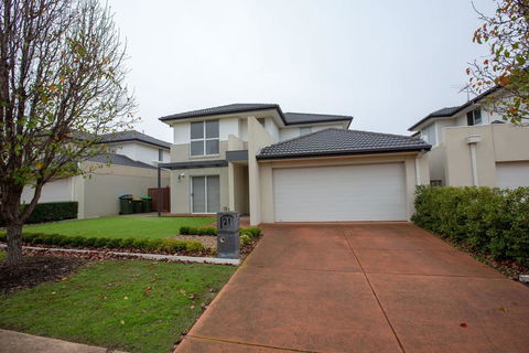 Superb Luxe 5BR House@Point Cook Near Lake - Your Accommodation 0