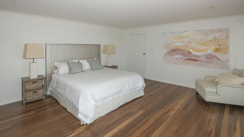 Surfers Ave Retreat Narrawallee - Your Accommodation 1