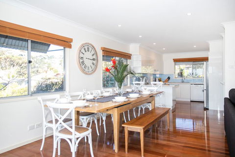 Surfers Beach House - Your Accommodation 1
