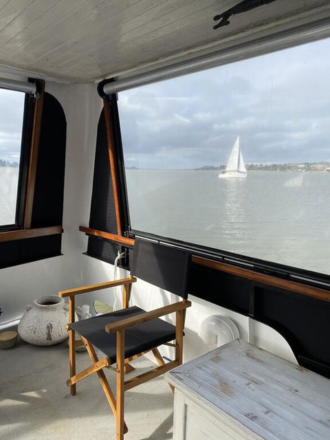 Swamp Fox Luxury 2BR Dutch Barge - Your Accommodation 3