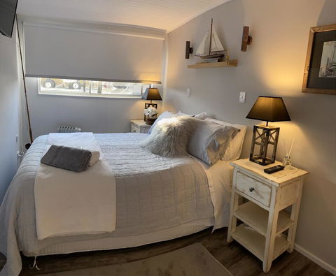Swamp Fox Luxury 2BR Dutch Barge - Your Accommodation 1