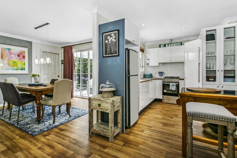 Swanbrook - Your Accommodation 1