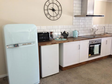 TAKURA HEIGHTS Modern Country Apartment With Pool Access - Your Accommodation 3