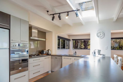 Tallwood 24, NARRWALLEE - Your Accommodation 1
