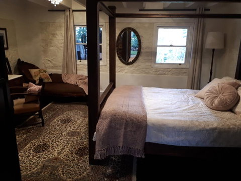 Tanilba House - Your Accommodation 1
