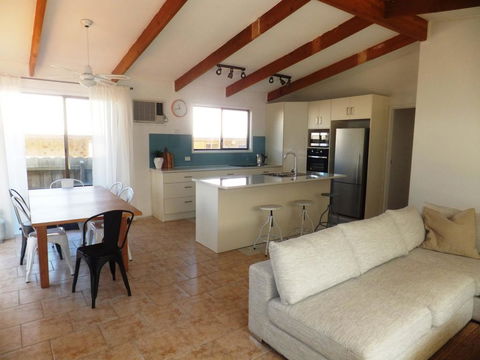 TERRIFIC ON TAMARA CRESCENT - Your Accommodation 3