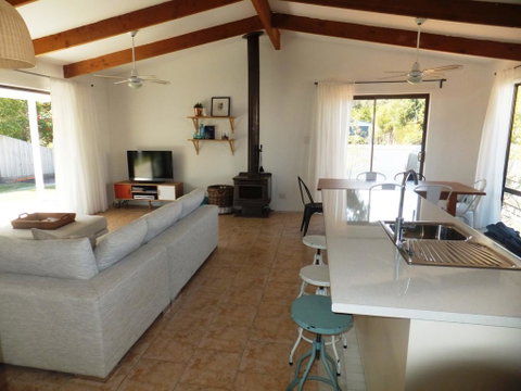 TERRIFIC ON TAMARA CRESCENT - Your Accommodation 2