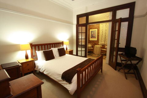 The Bank Guesthouse - Your Accommodation 2