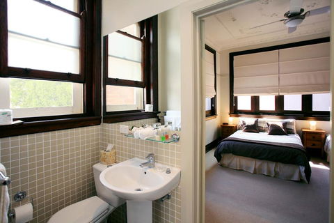 The Bank Guesthouse - Your Accommodation 0