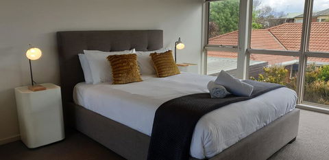 The Beach House - Your Accommodation 2