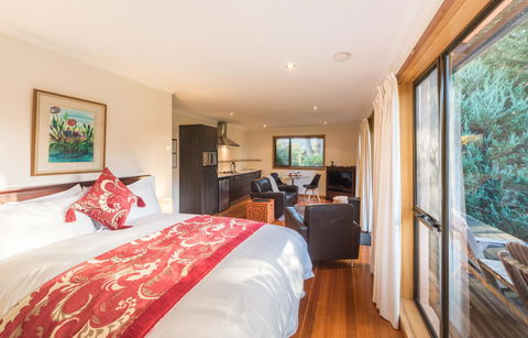 Parnella Kettering - Your Accommodation 3