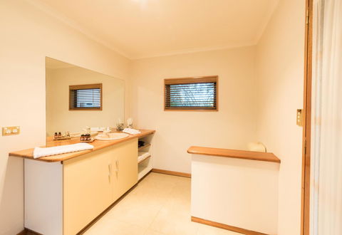 Parnella Kettering - Your Accommodation 6