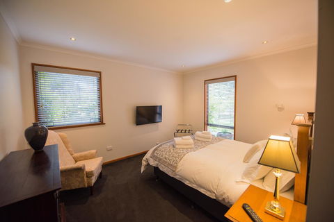 Parnella Kettering - Your Accommodation 14