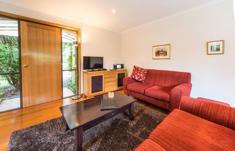 Parnella Kettering - Your Accommodation 12