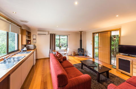 Parnella Kettering - Your Accommodation 1