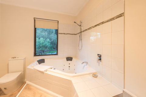 Parnella Kettering - Your Accommodation 16