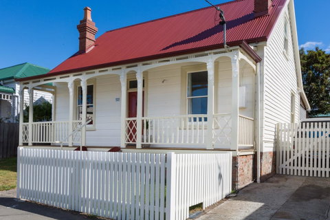 Brampton Cottage - Your Accommodation 0