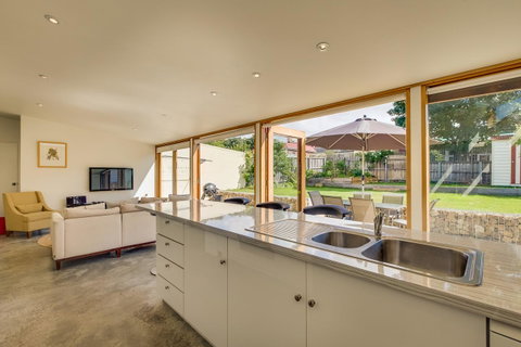 Brampton Cottage - Your Accommodation 18