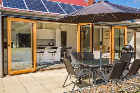 Brampton Cottage - Your Accommodation 8