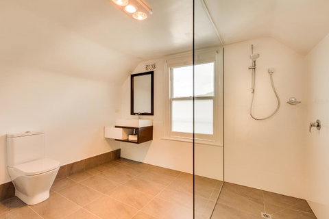 Brampton Cottage - Your Accommodation 6