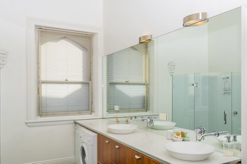 Roxburgh House Apartments - Your Accommodation 3
