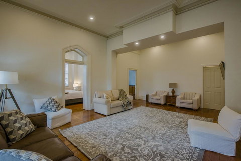Roxburgh House Apartments - Your Accommodation 14