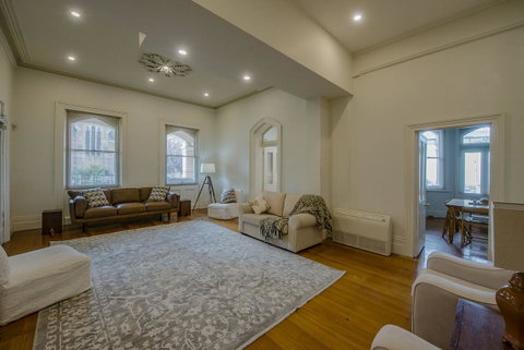 Roxburgh House Apartments - Your Accommodation 13