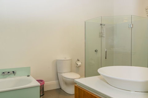 Roxburgh House Apartments - Your Accommodation 4