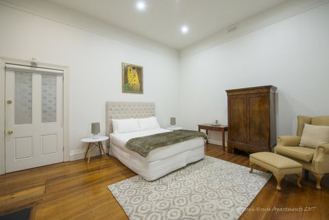 Roxburgh House Apartments - Your Accommodation 8